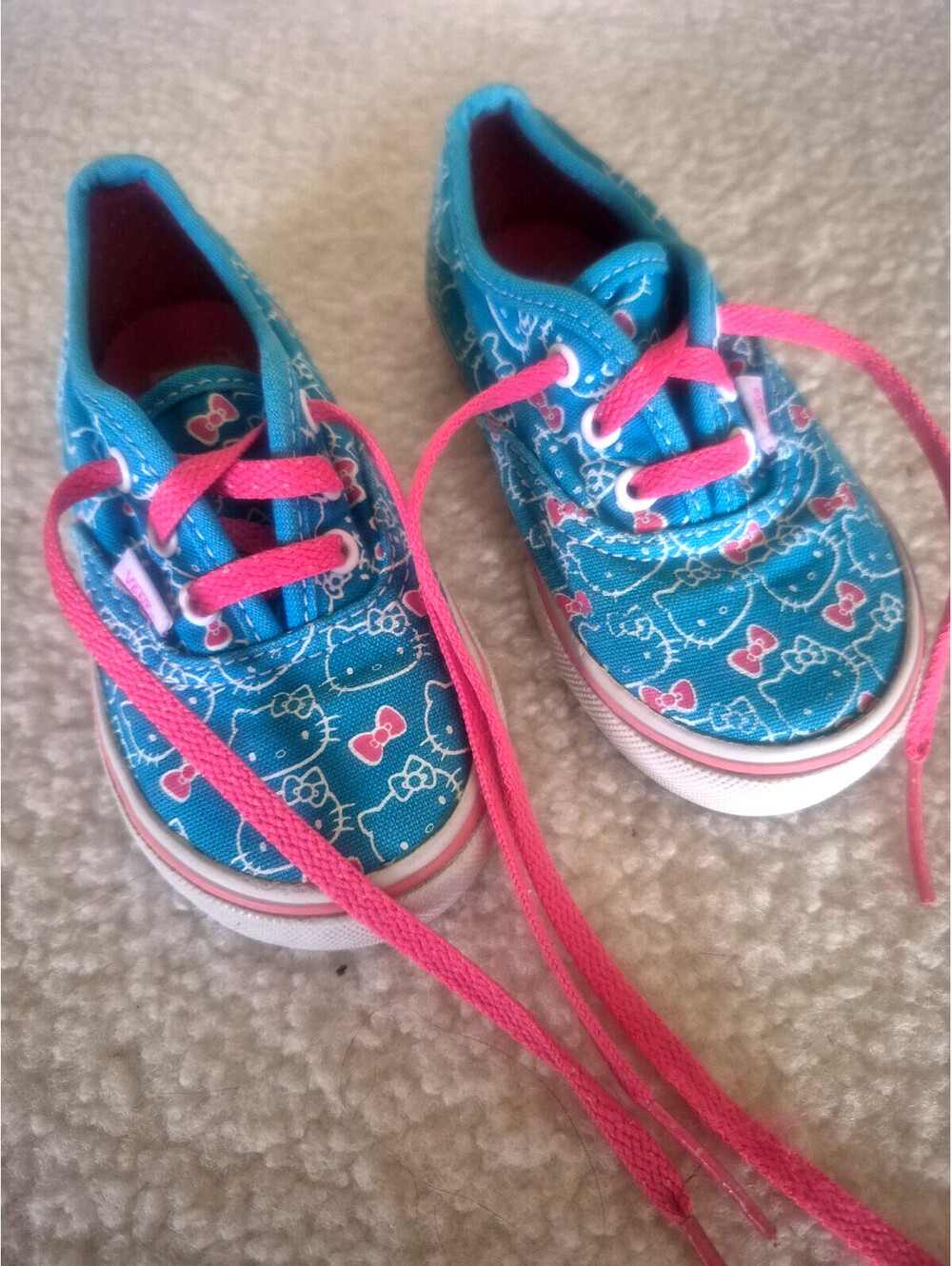Vans Off The Wall Toddler Size 6 - Baby Shoes - pink & blue Hello Kitty Sneakers
